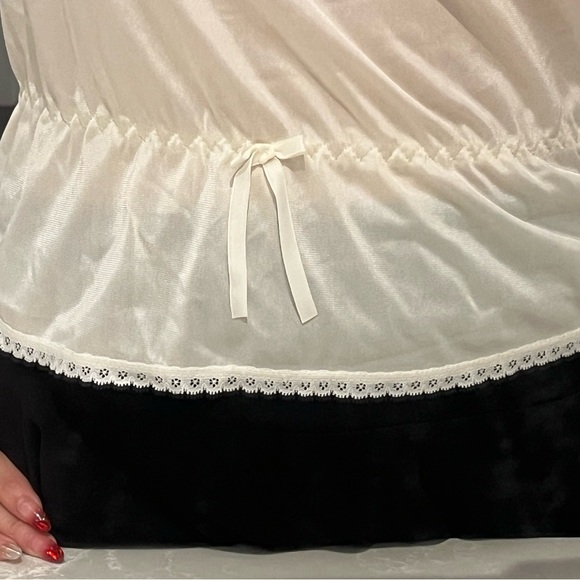 ADORABLE white lace slip tank - Picture 4 of 6